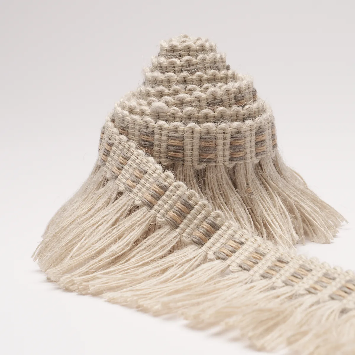 85565 | Country Fringe - Neutral Schumacher Country Fringe trim in Neutral (85565)