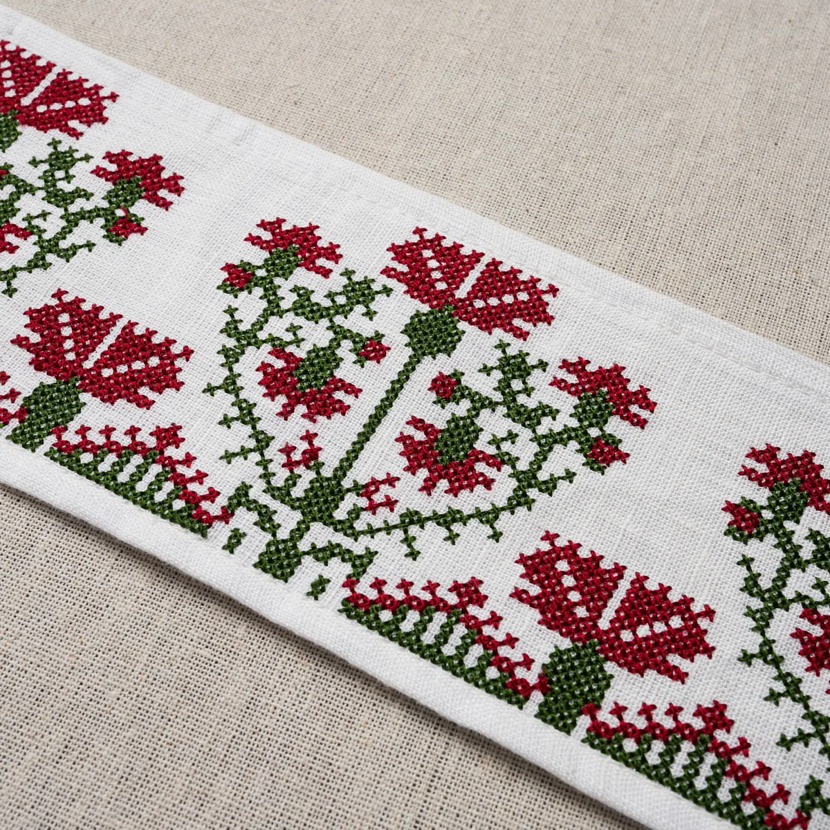 81660 | Custis Embroidered Tape - Claret Schumacher Custis Embroidered Tape trim in Claret (81660)