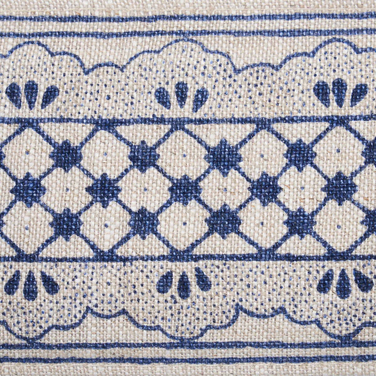 81650 | Davison Scalloped Tape - Washington Blue Schumacher Davison Scalloped Tape trim in Washington Blue (81650)