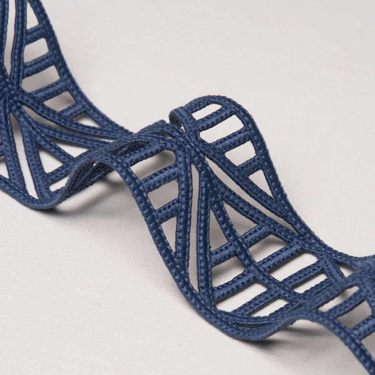 86282 | Diamond Lattice - Navy Schumacher Diamond Lattice trim in Navy (86282)