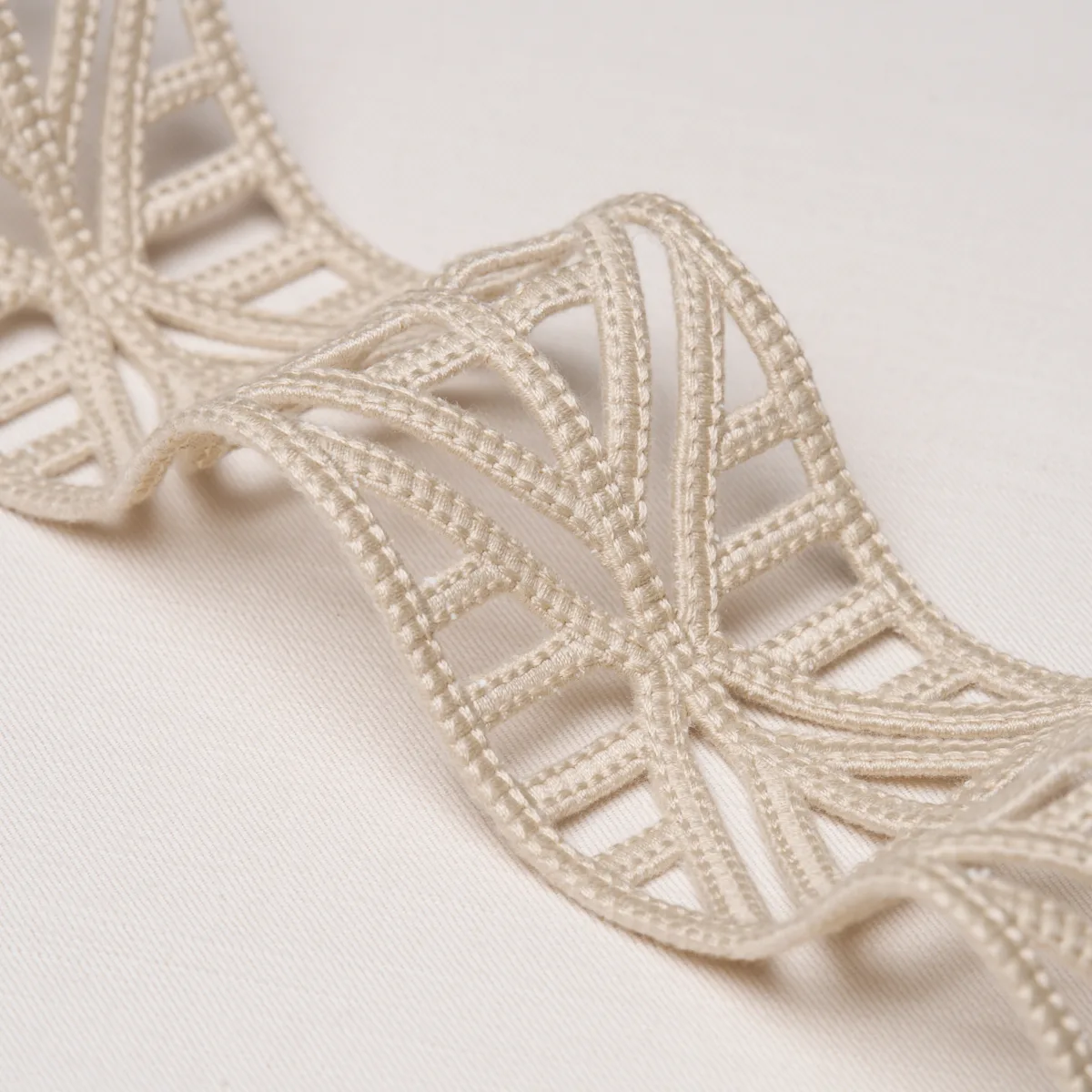 86280 | Diamond Lattice - Taupe Schumacher Diamond Lattice trim in Taupe (86280)