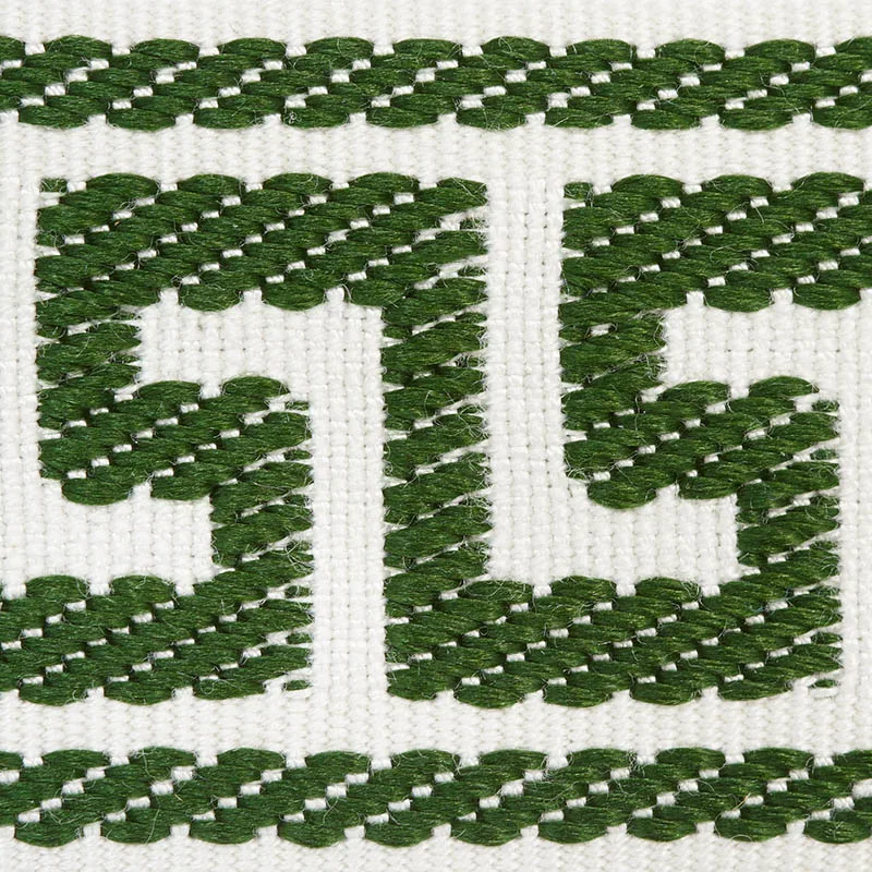 74687 | Etienne Silk Greek Key Narrow - Emerald Schumacher Etienne Silk Greek Key Narrow trim in Emerald (74687)