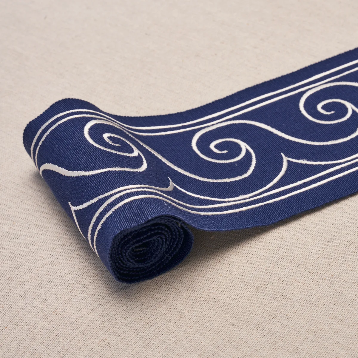 70753 | Greek Waves Trim - White on Navy Schumacher Greek Waves Trim in White on Navy (70753)