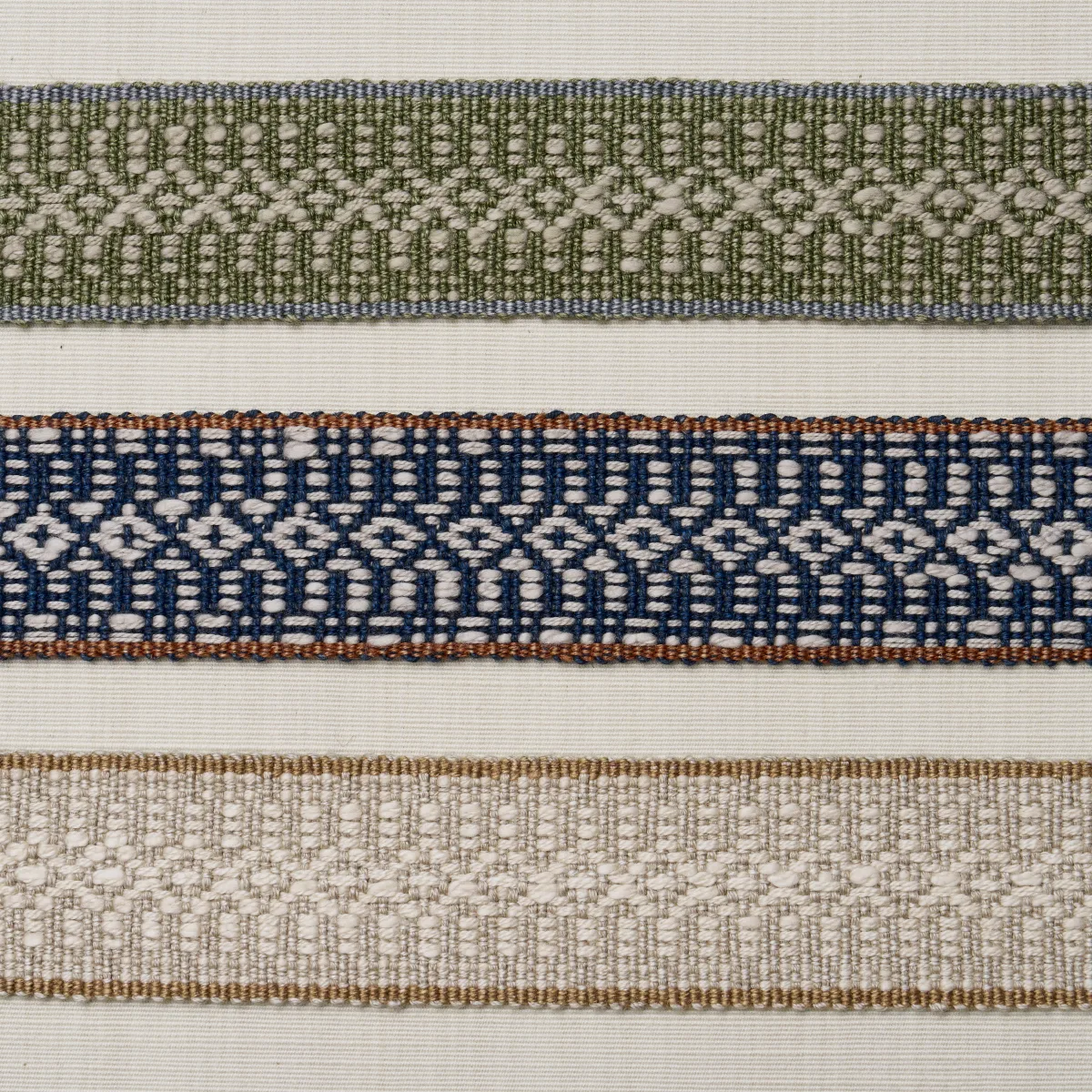 84021 | Helena Linen Cotton Tape - Natural Schumacher Helena Linen Cotton Tape trim in Natural (84021)