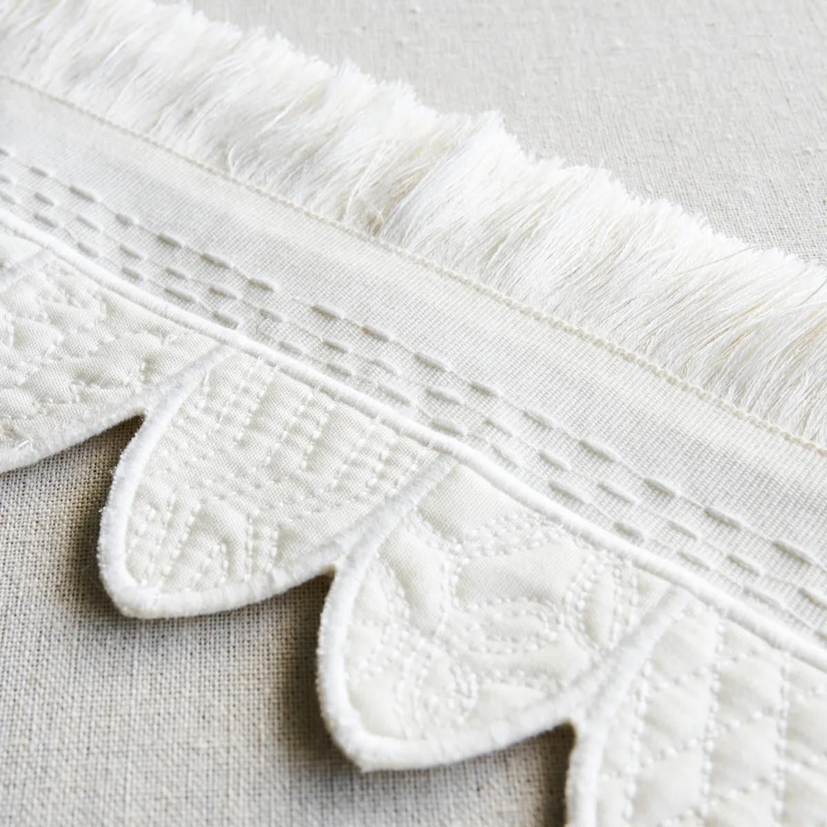 81180 | Heraldic Trim - Ivory Schumacher Heraldic Trim in Ivory (81180)