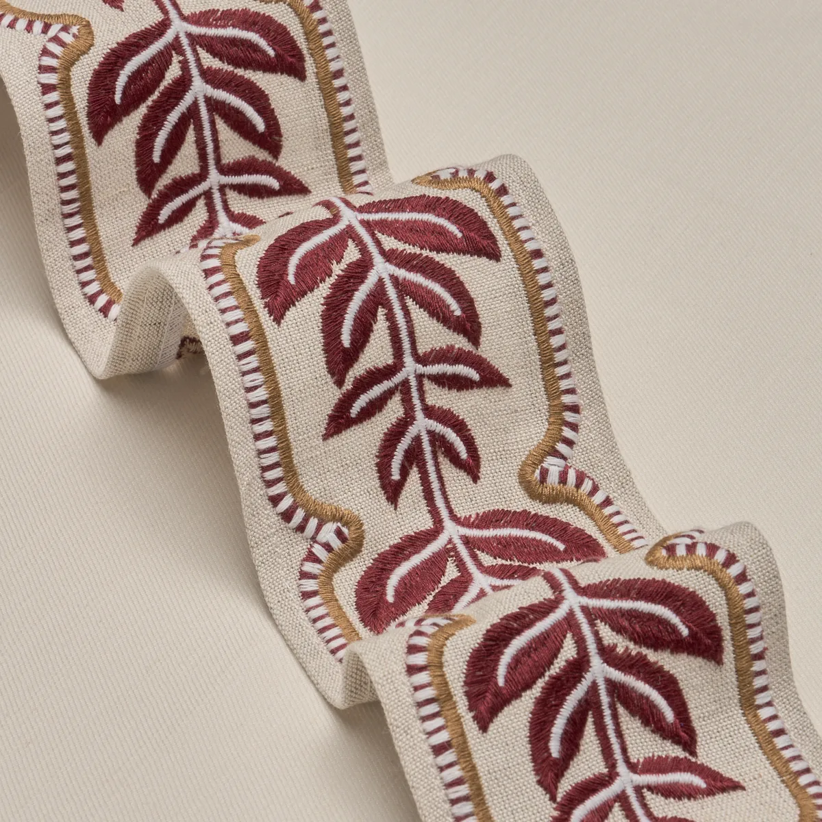 86911 | High Line Tape - Merlot Schumacher High Line Tape trim in Merlot (86911)