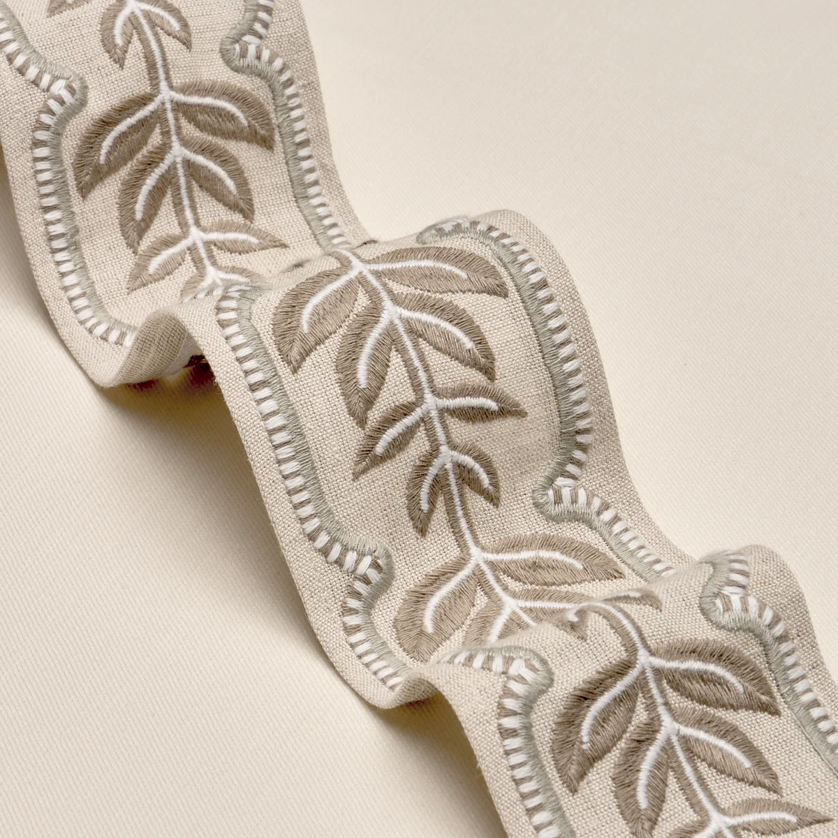 86910 | High Line Tape - Stone Schumacher High Line Tape trim in Stone (86910)
