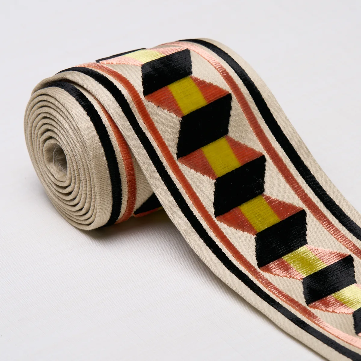 87461 | Jilly Velvet Tape - Persimmon/gold Schumacher Jilly Velvet Tape trim in Persimmon/gold (87461)