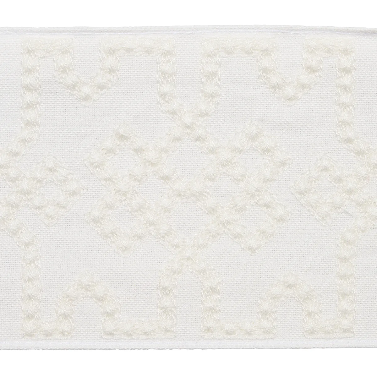 80884 | Knotted Trellis Tape - White on White Schumacher Knotted Trellis Tape trim in White on White (80884)