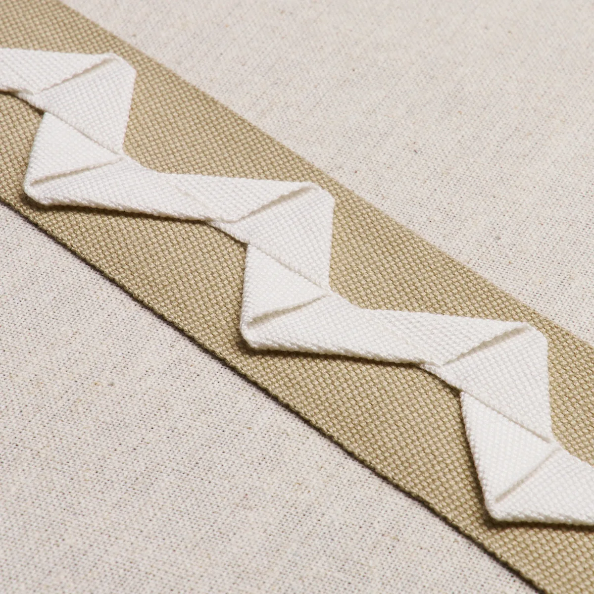 82242 | Lazare Appliqué Tape - Ivory on Natural Schumacher Lazare Appliqué Tape trim in Ivory on Natural (82242)