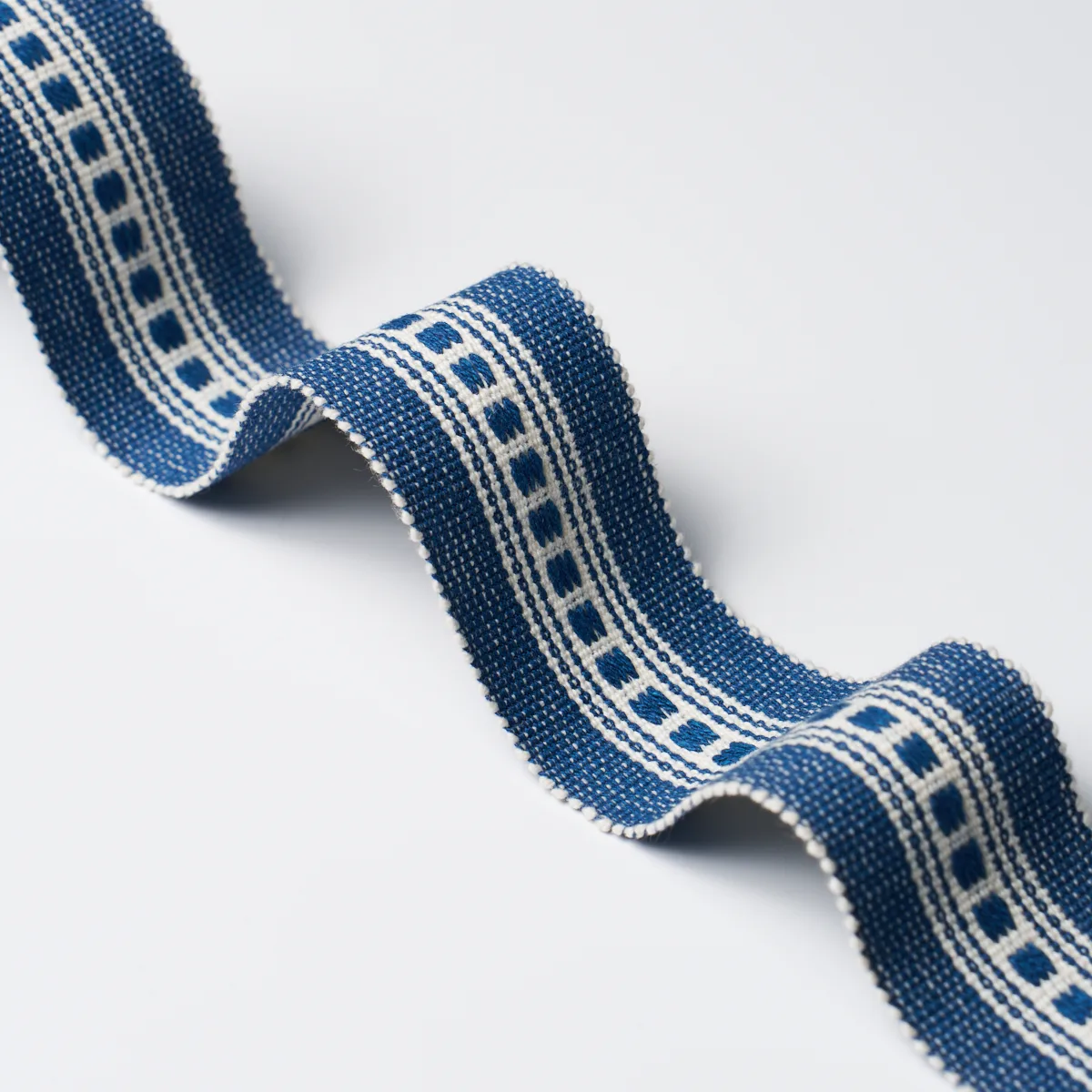 85174 | Lubeck Tape Narrow - Navy Schumacher Lubeck Tape Narrow trim in Navy (85174)