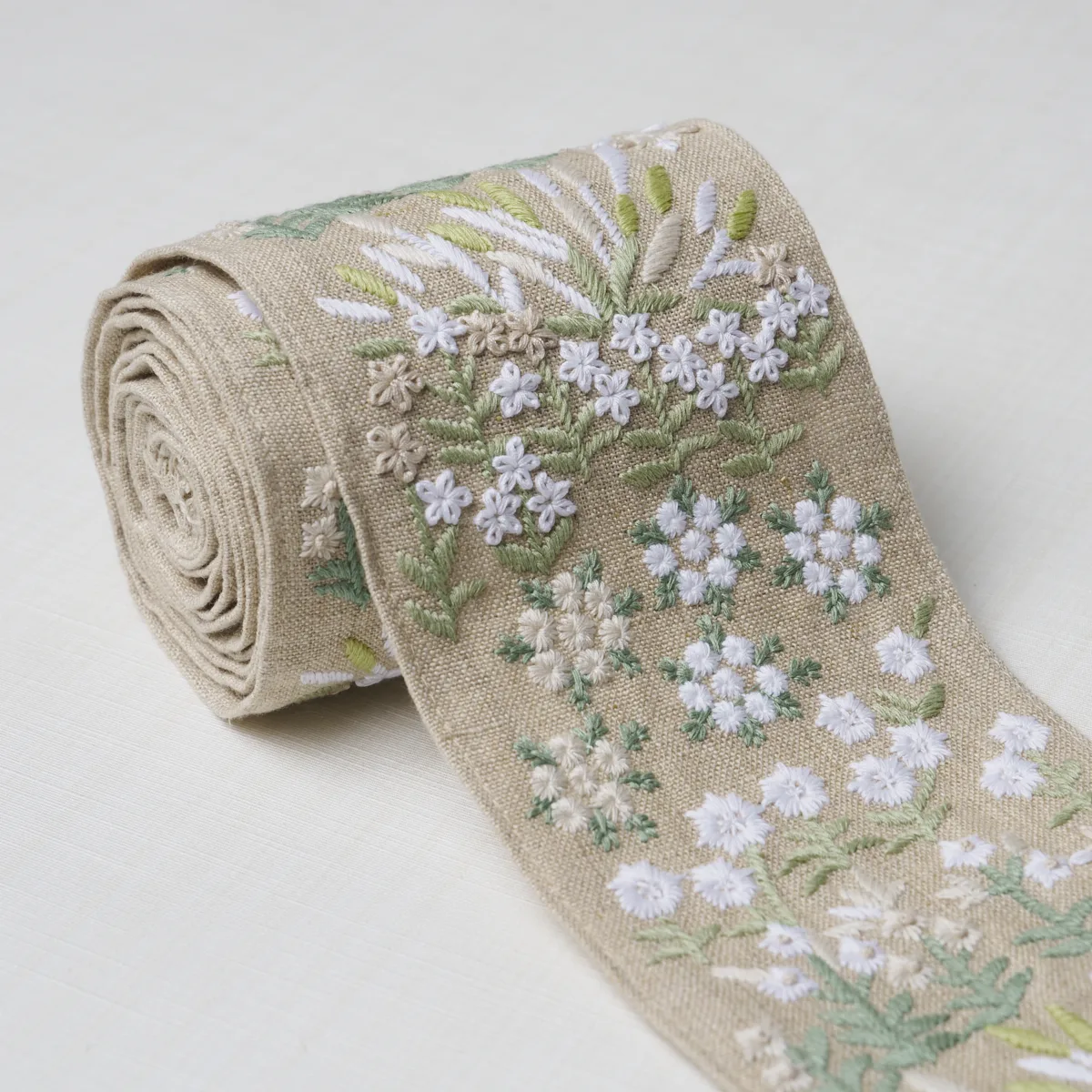 79314 | Lula Embroidered Tape - Green Schumacher Lula Embroidered Tape trim in Green (79314)