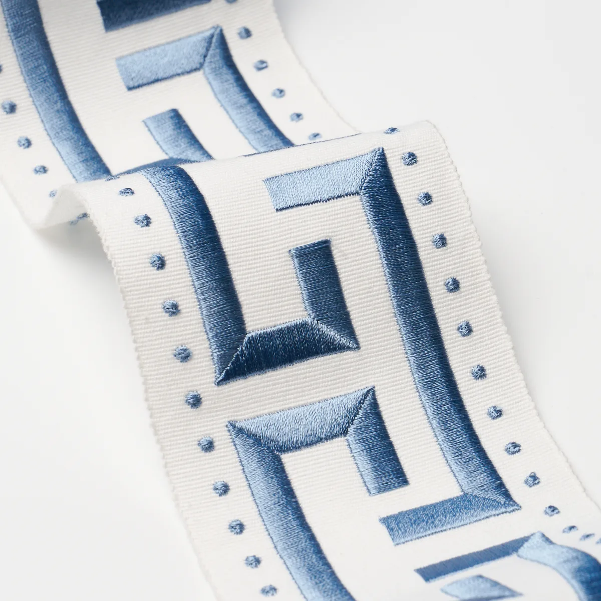 84581 | Margo Fret - Porcelain Schumacher Margo Fret trim in Porcelain (84581)