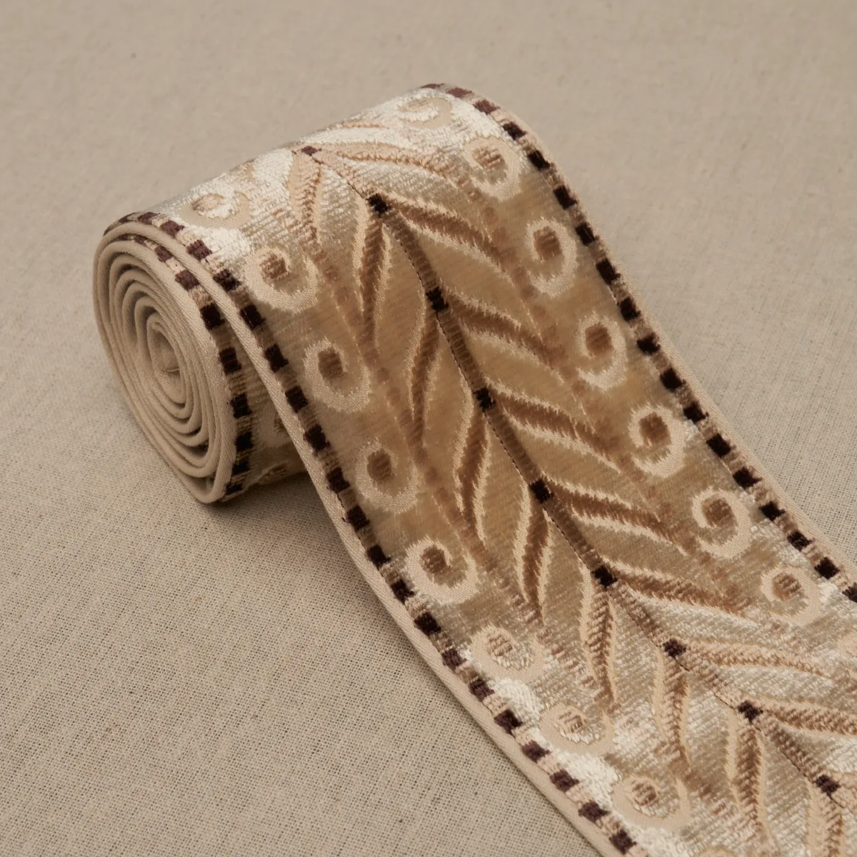 77624 | Marion Velvet Tape - Champagne Schumacher Marion Velvet Tape trim in Champagne (77624)