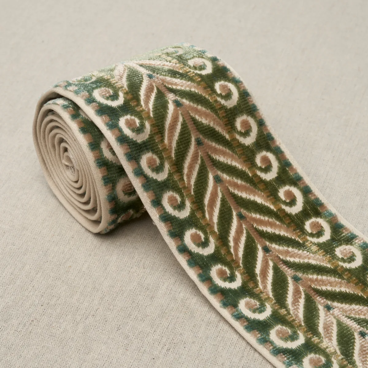 77626 | Marion Velvet Tape - Jade Schumacher Marion Velvet Tape trim in Jade (77626)