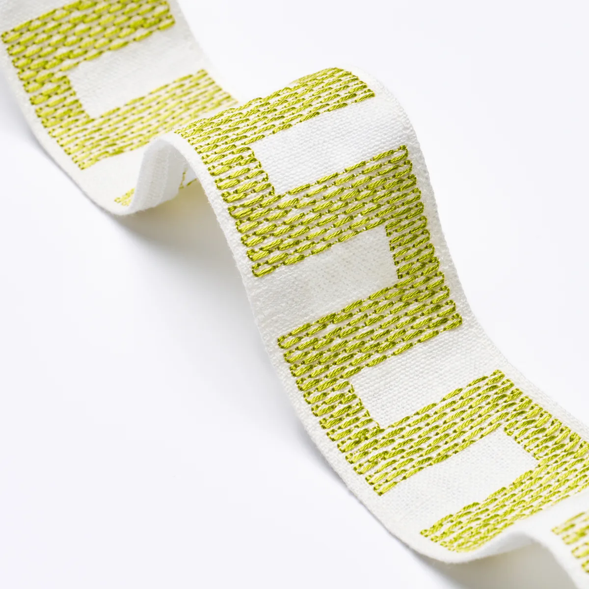 83921 | Matrix Tape Narrow - Leaf Schumacher Matrix Tape Narrow trim in Leaf (83921)
