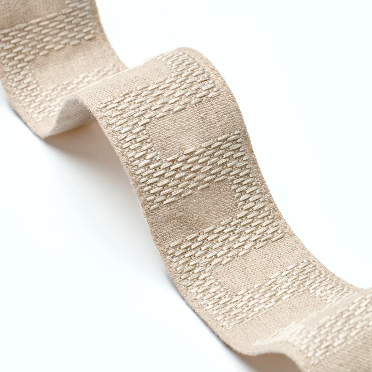 83923 | Matrix Tape Narrow - Natural Schumacher Matrix Tape Narrow trim in Natural (83923)