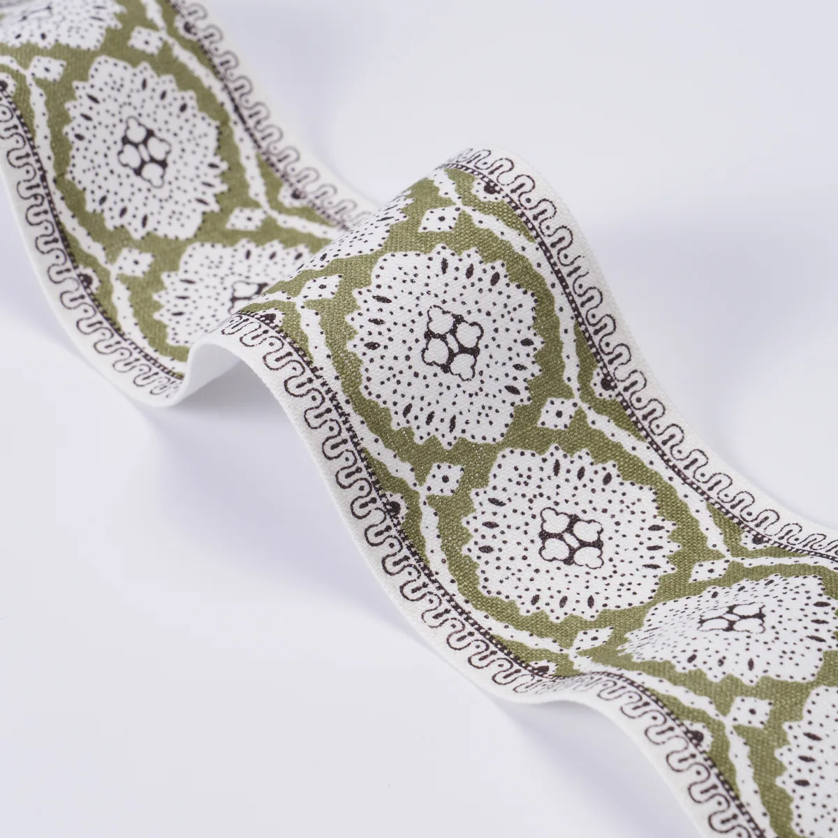 84332 | Maximilian Tape - Green Schumacher Maximilian Tape trim in Green (84332)