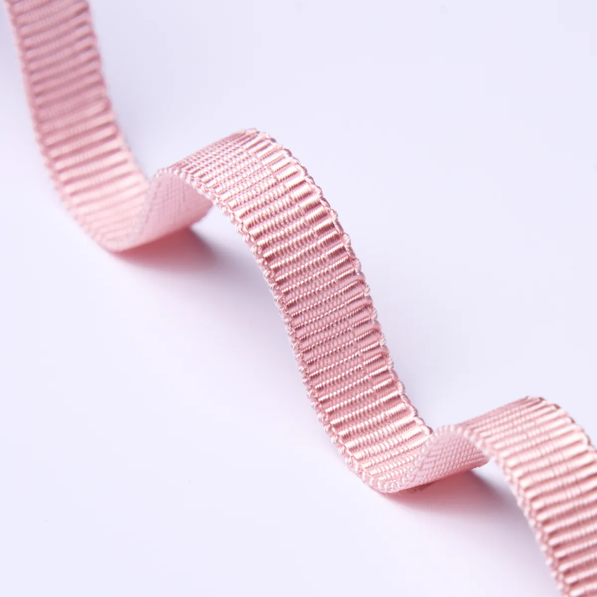 74993 | Narrow Faille Tape - Blush Schumacher Narrow Faille Tape trim in Blush (74993)