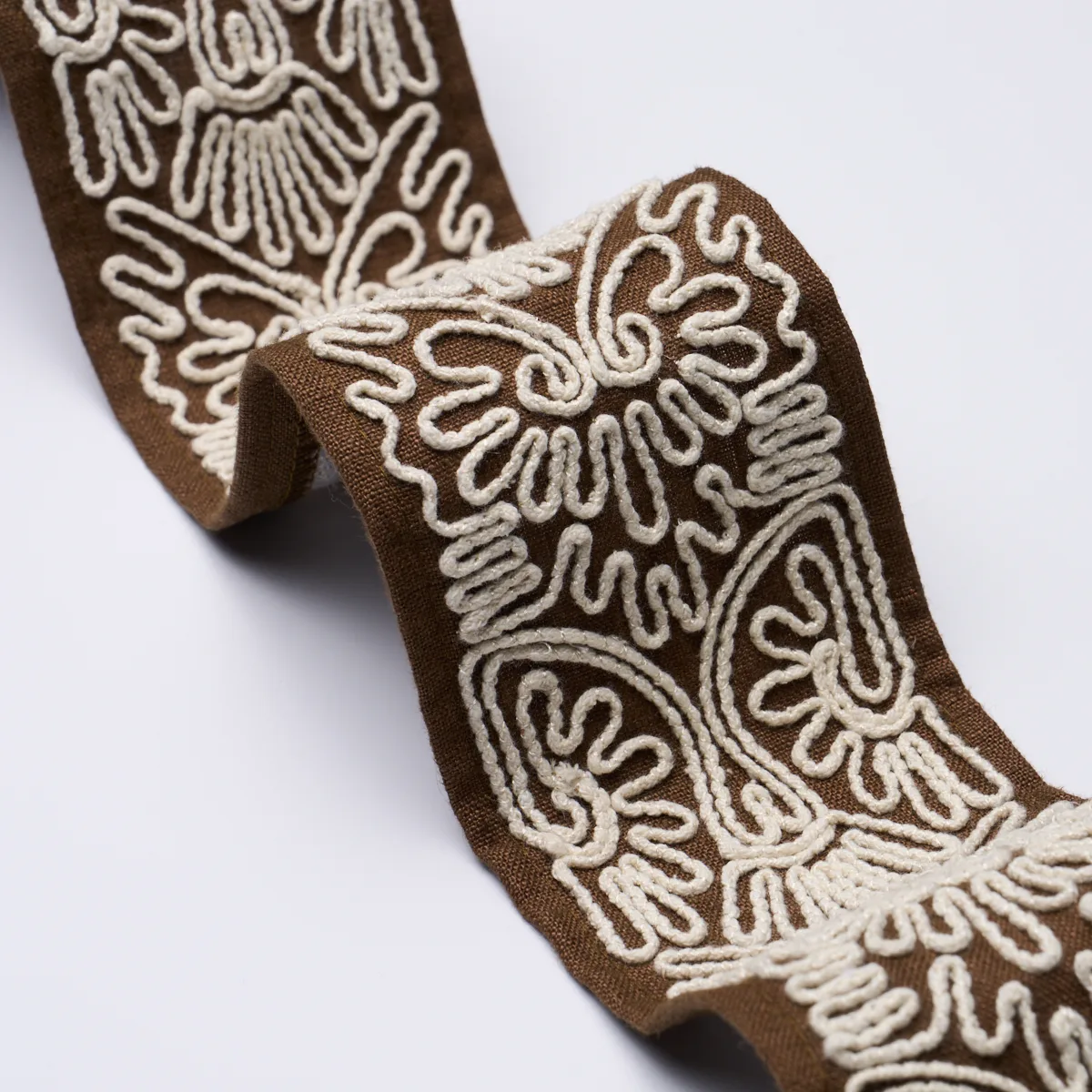 Schumacher Nico Tape trim in Mocha (84761)