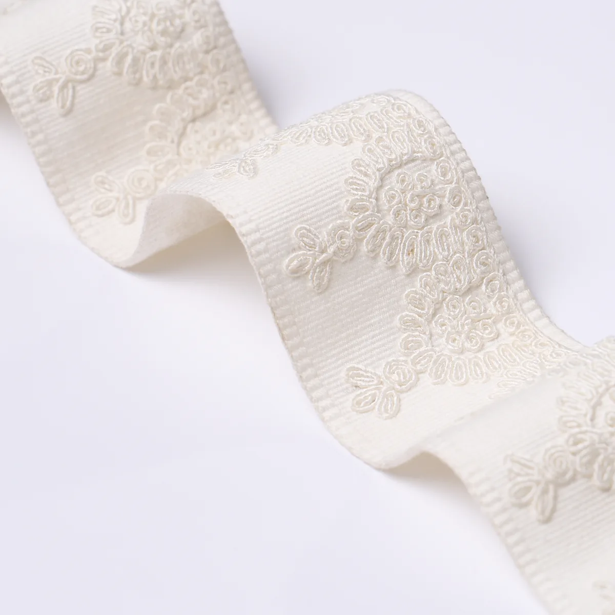 74158 | Noelia Embroidered Tape - White Schumacher Noelia Embroidered Tape trim in White (74158)