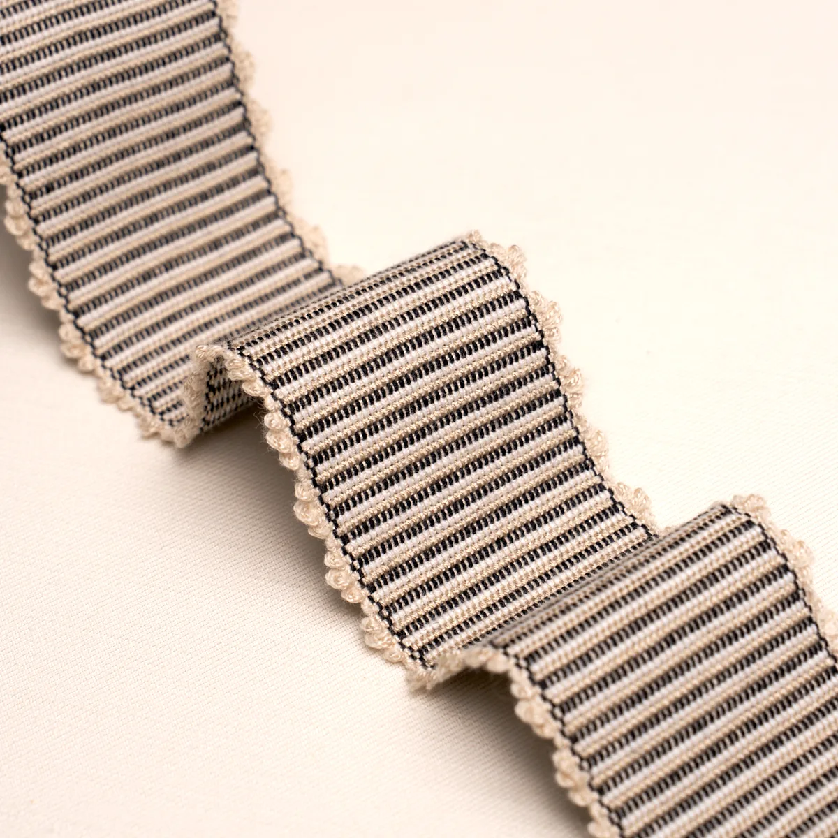 79726 | Obi Tape - Liquorice Schumacher Obi Tape trim in Liquorice (79726)