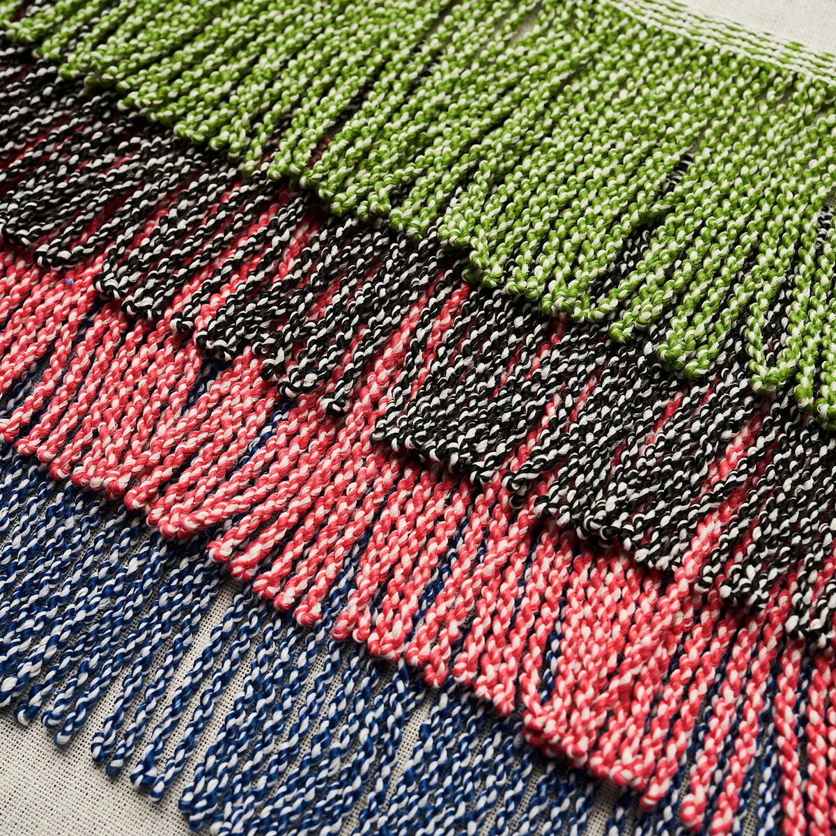 82833 | Outdoor Boullion Fringe Trim - Black Schumacher Outdoor Boullion Fringe Trim in Black (82833)