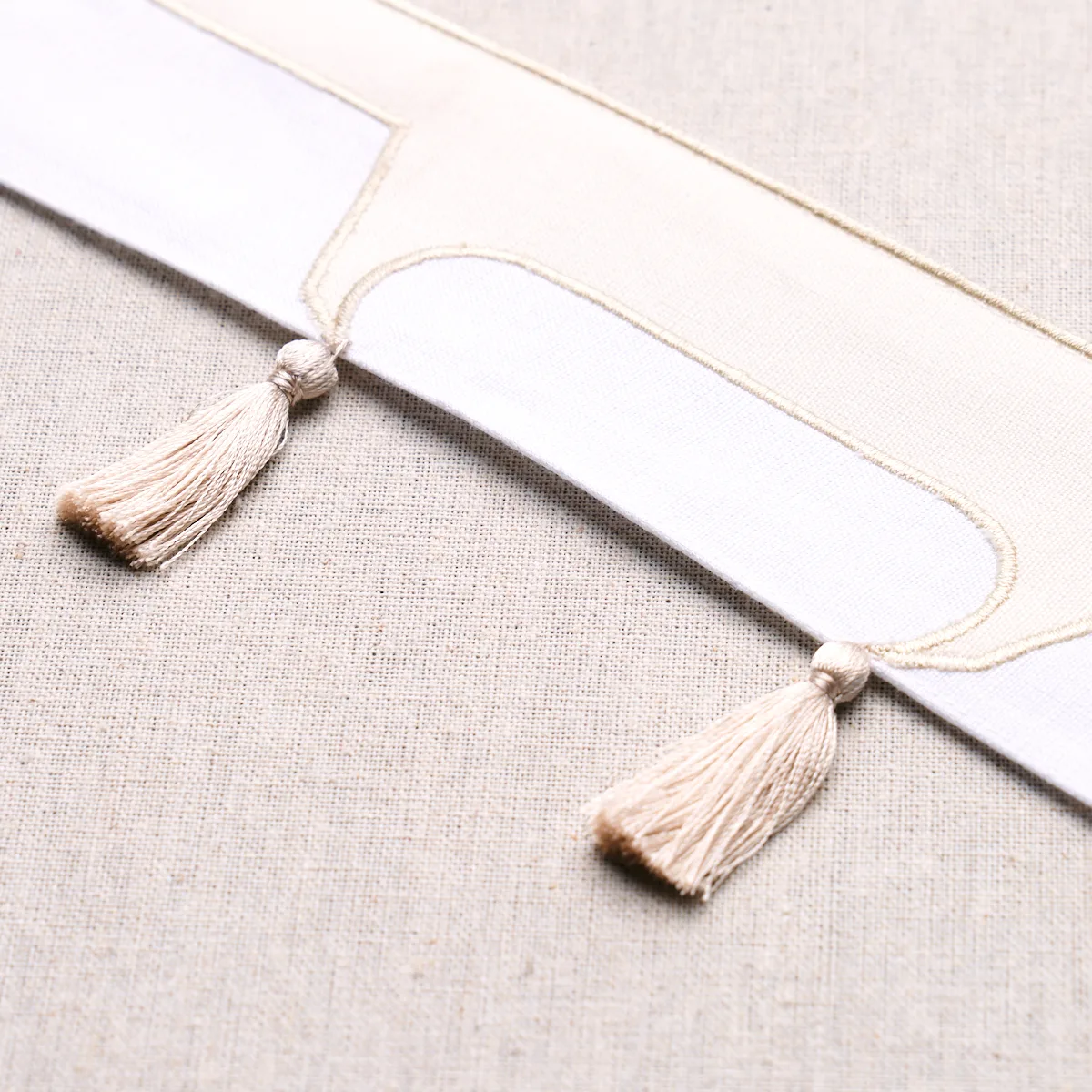 81760 | Pagoda Trim - Ivory Schumacher Pagoda Trim in Ivory (81760)