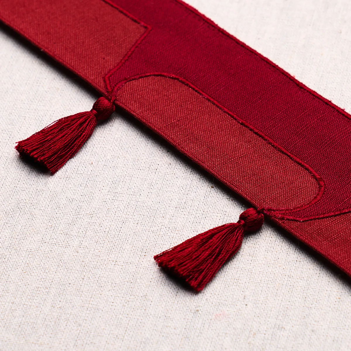81762 | Pagoda Trim - Red Schumacher Pagoda Trim in Red (81762)