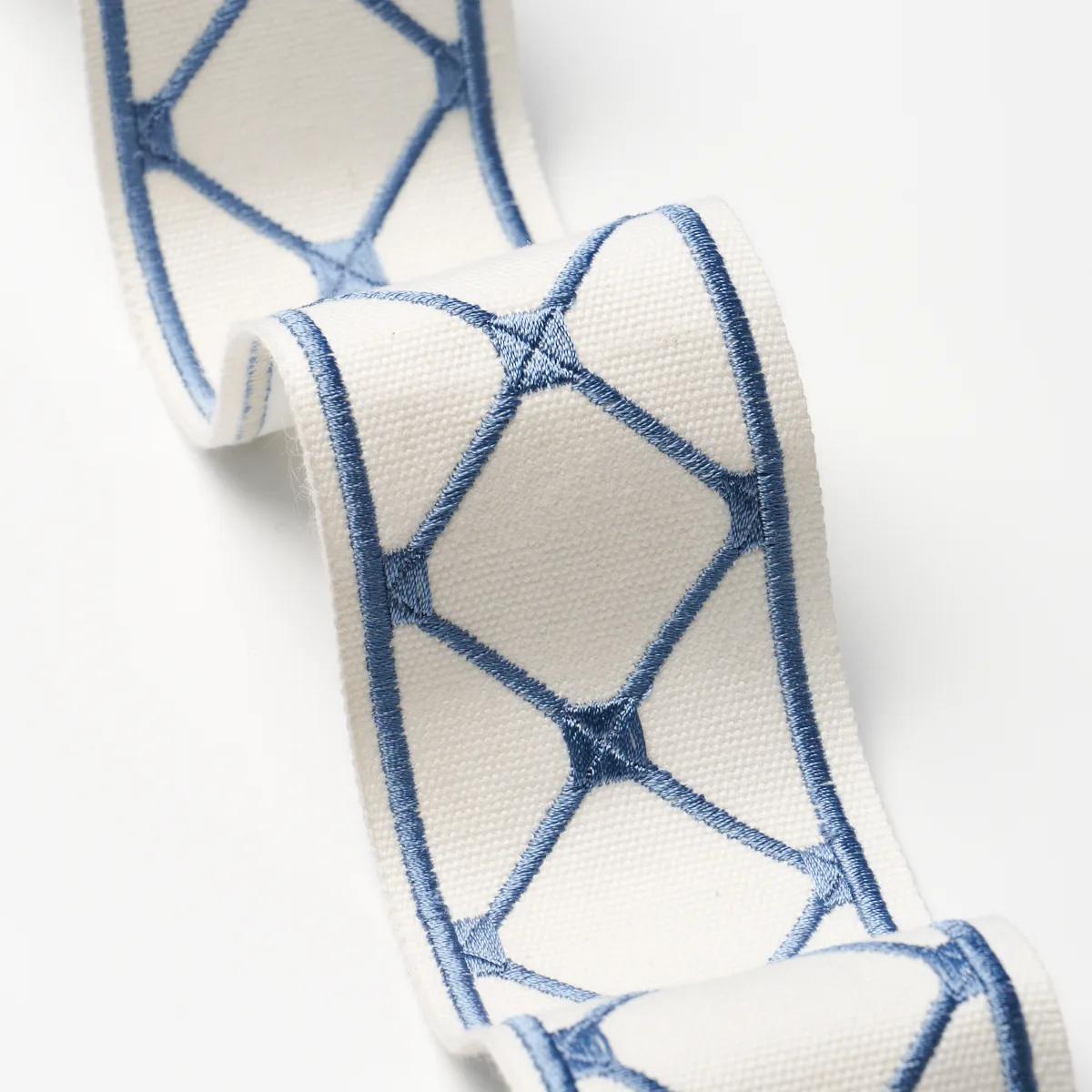 84602 | Parisian Bamboo - Porcelain Schumacher Parisian Bamboo trim in Porcelain (84602)