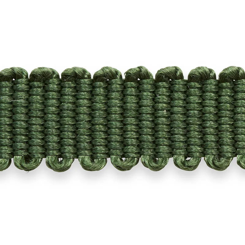 74634 | Pierre Silk Gimp Extra Narrow - Emerald Schumacher Pierre Silk Gimp Extra Narrow trim in Emerald (74634)