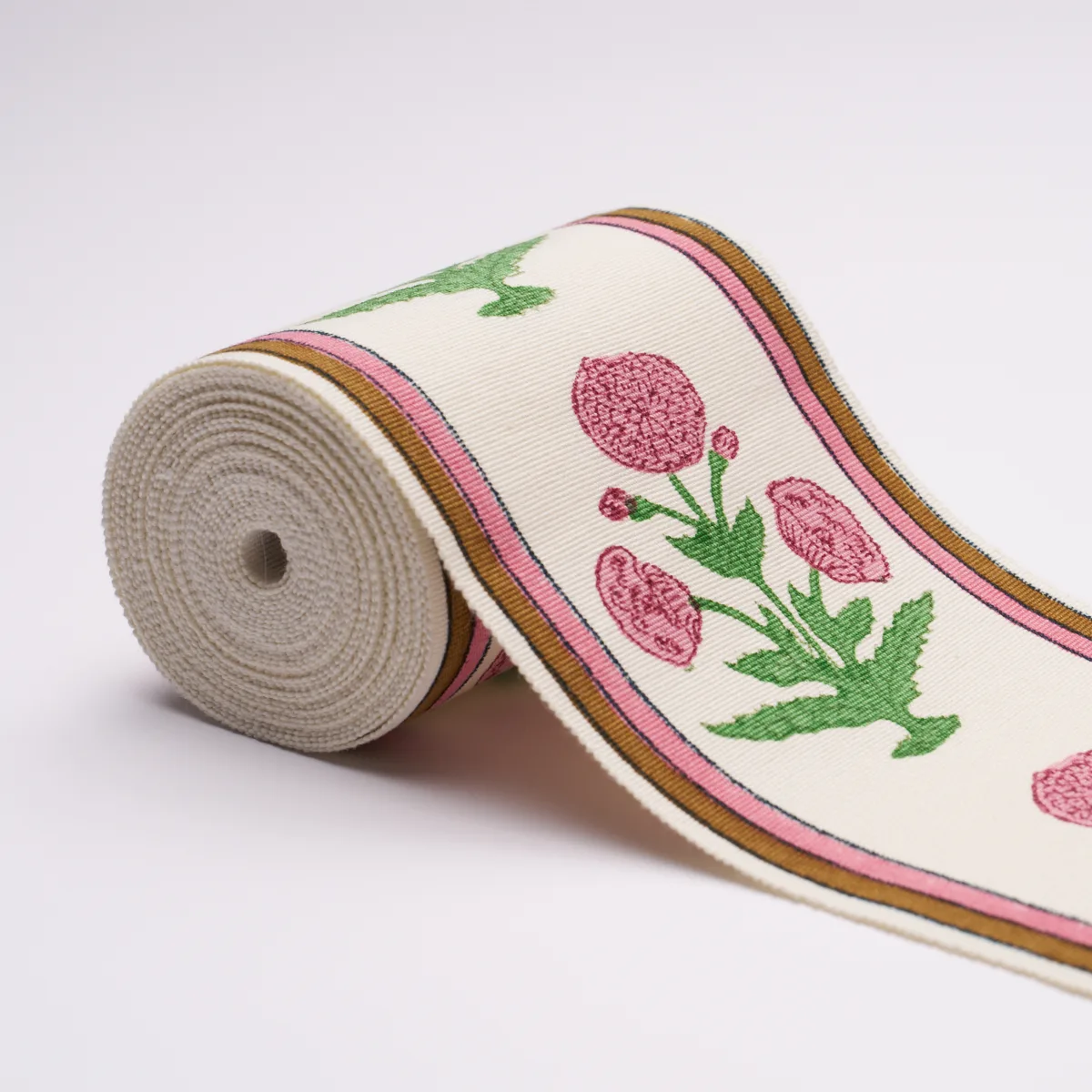 85441 | Poppy Hand Block Trim - Pink Schumacher Poppy Hand Block Trim in Pink (85441)