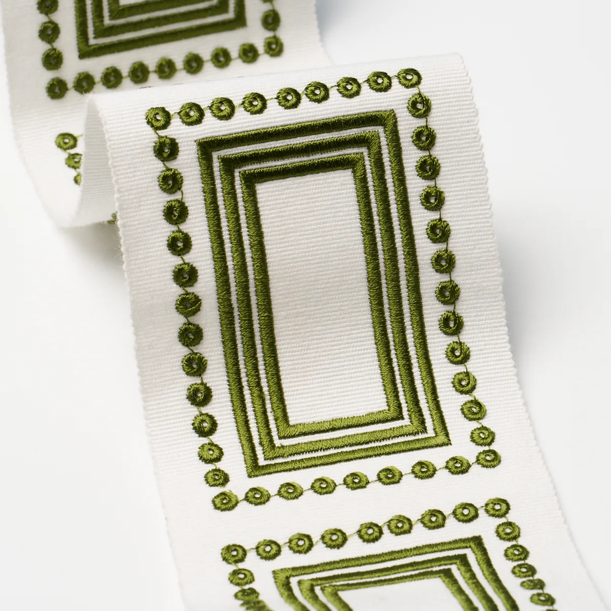 84611 | Porte Parisien - Green Schumacher Porte Parisien trim in Green (84611)
