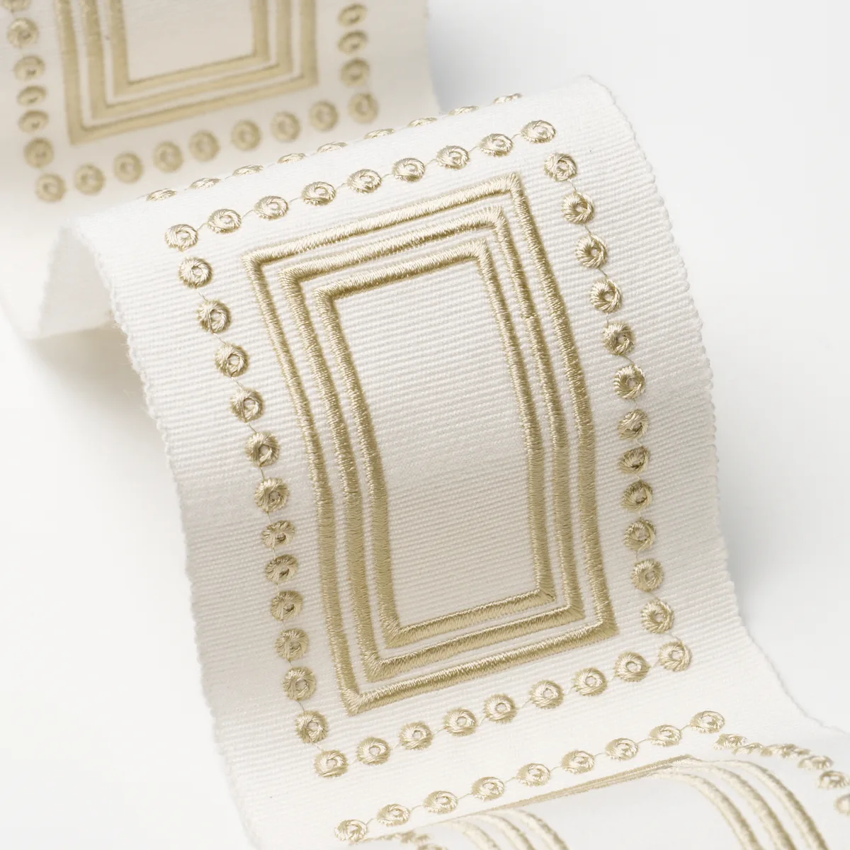 84610 | Porte Parisien - Ivory Schumacher Porte Parisien trim in Ivory (84610)