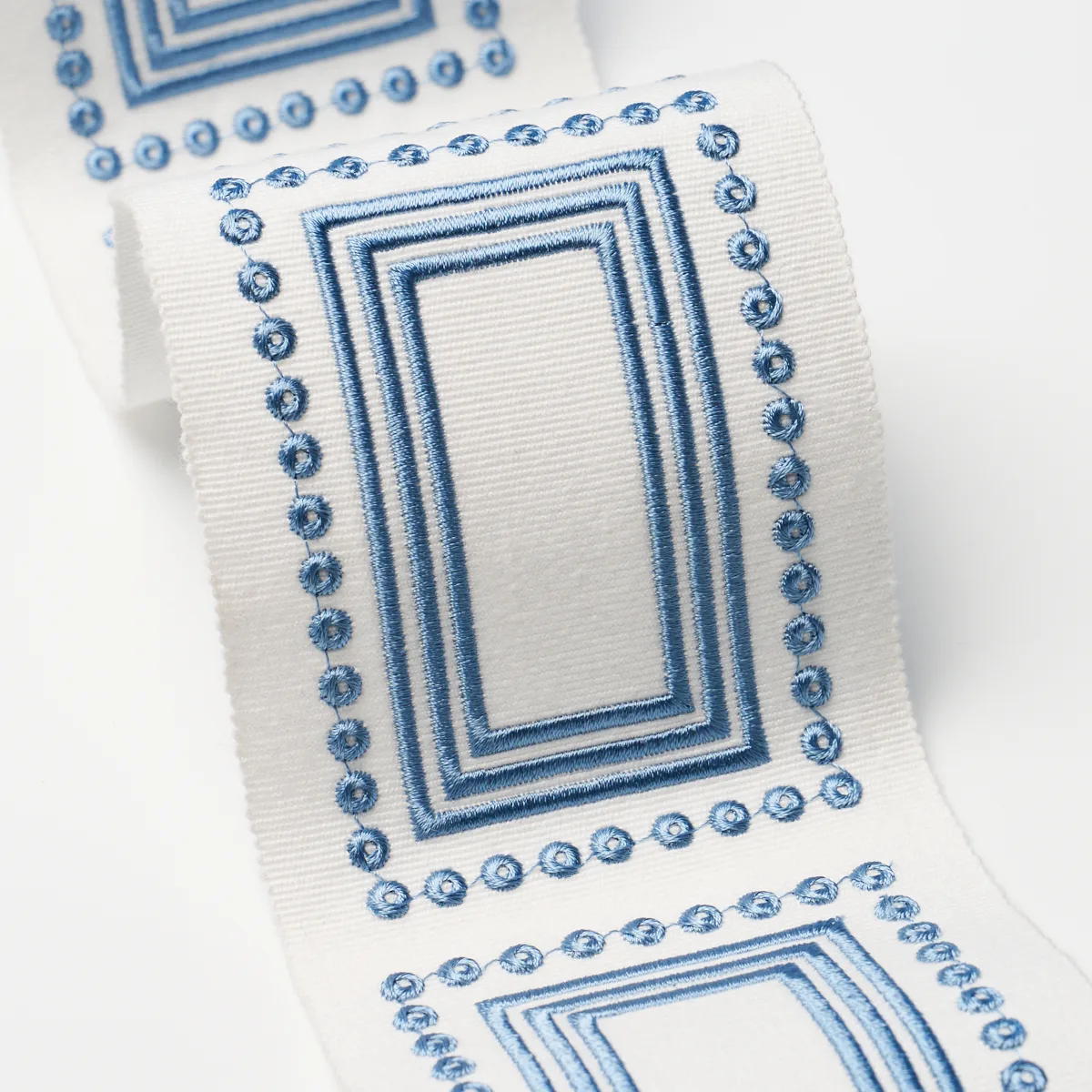 Schumacher Porte Parisien trim in Porcelain (84612)