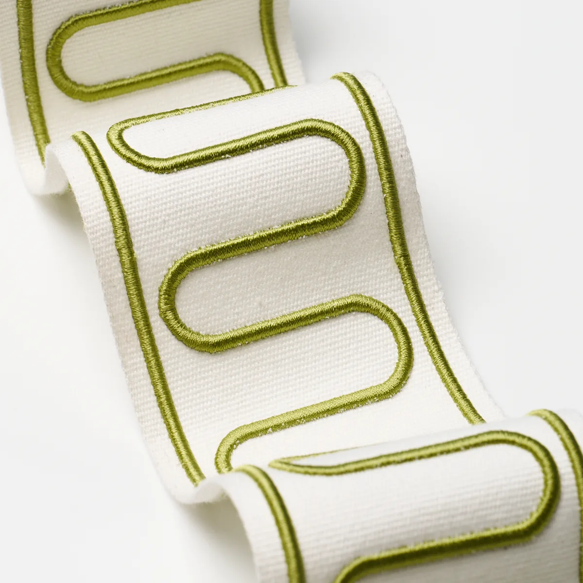 84622 | Royere Scroll - Green Schumacher Royere Scroll trim in Green (84622)