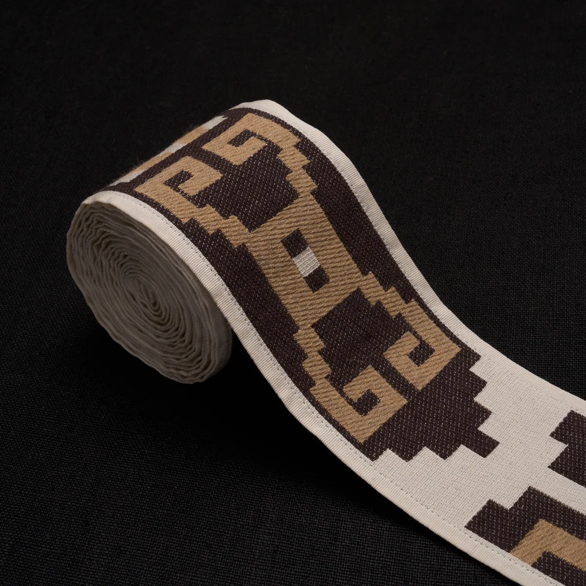 87040 | Storm Pattern Tape - Neutral Schumacher Storm Pattern Tape trim in Neutral (87040)