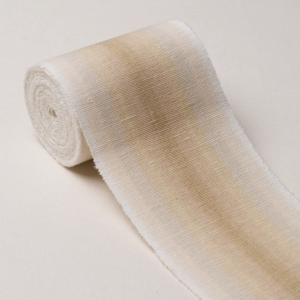 86331 | Sunset Tape - Ivory Schumacher Sunset Tape trim in Ivory (86331)
