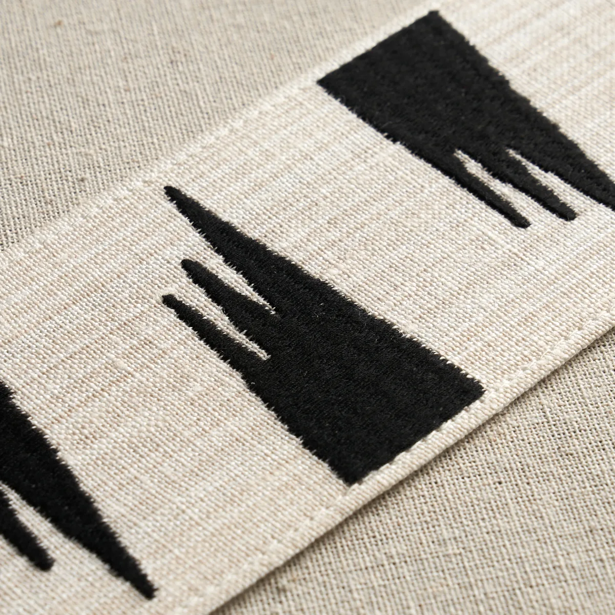 81781 | Tutsi Trim - Ivory Schumacher Tutsi Trim in Ivory (81781)