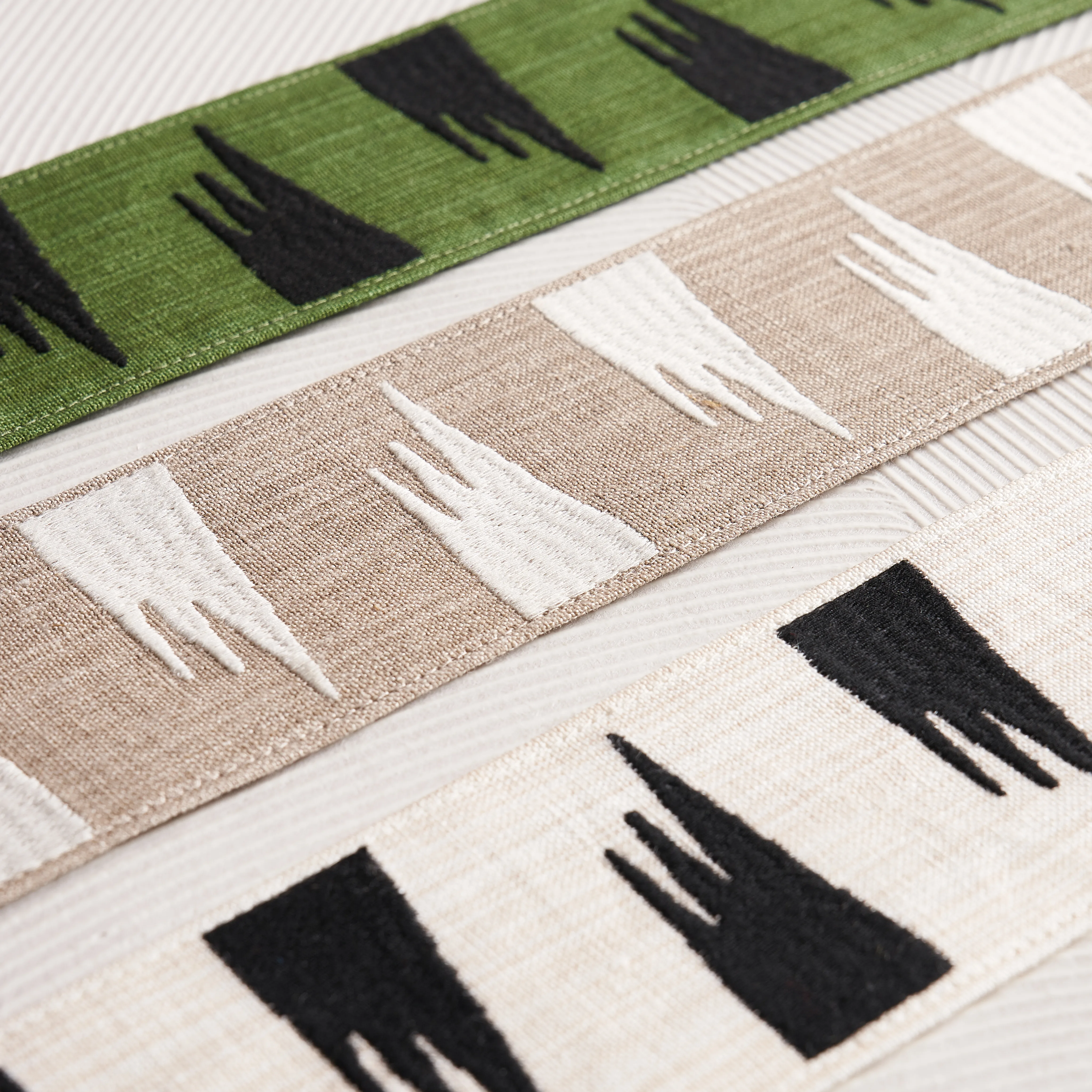 81781 | Tutsi Trim - Ivory Schumacher Tutsi Trim in Ivory (81781)