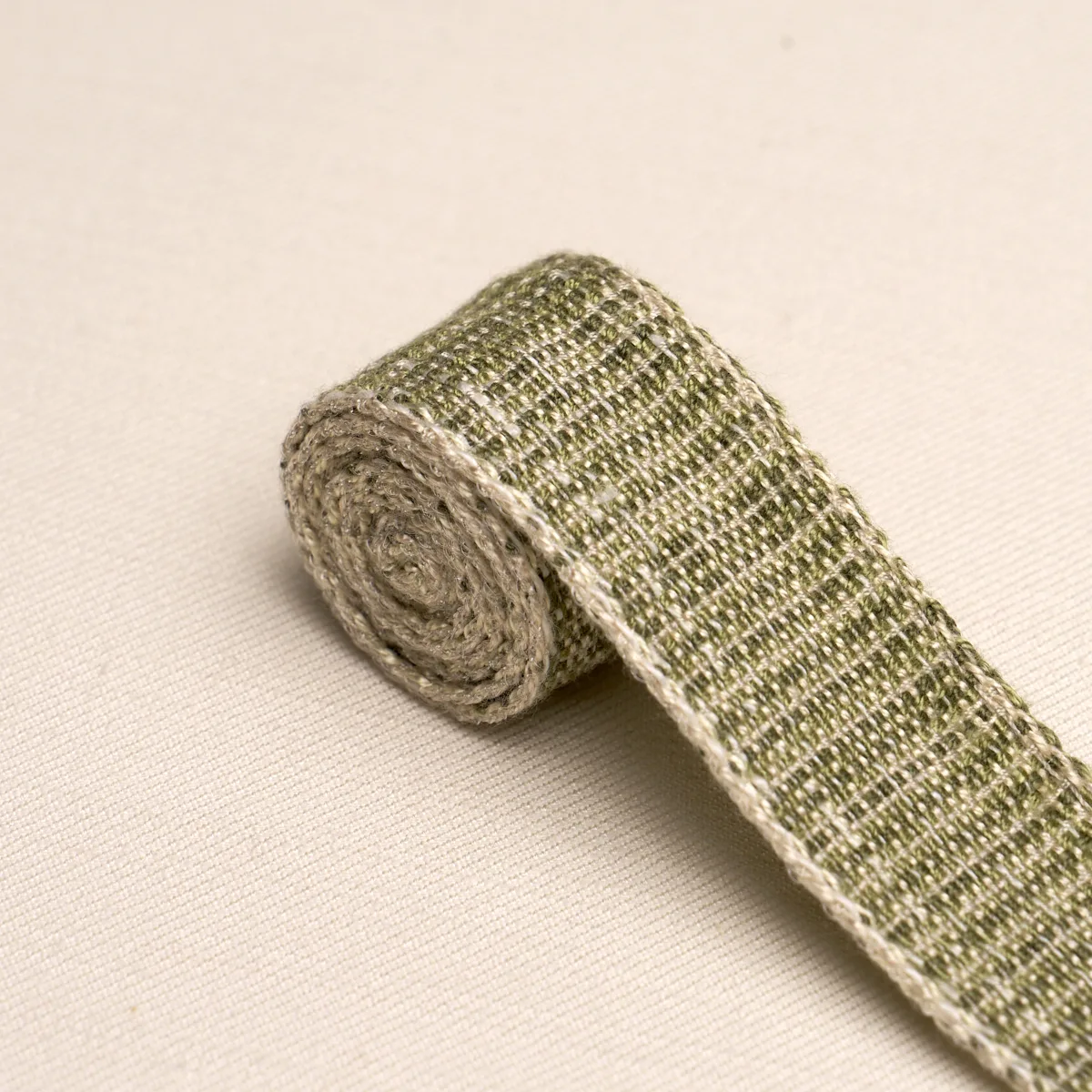 86201 | Tweed Tape Narrow - Leaf Schumacher Tweed Tape Narrow trim in Leaf (86201)