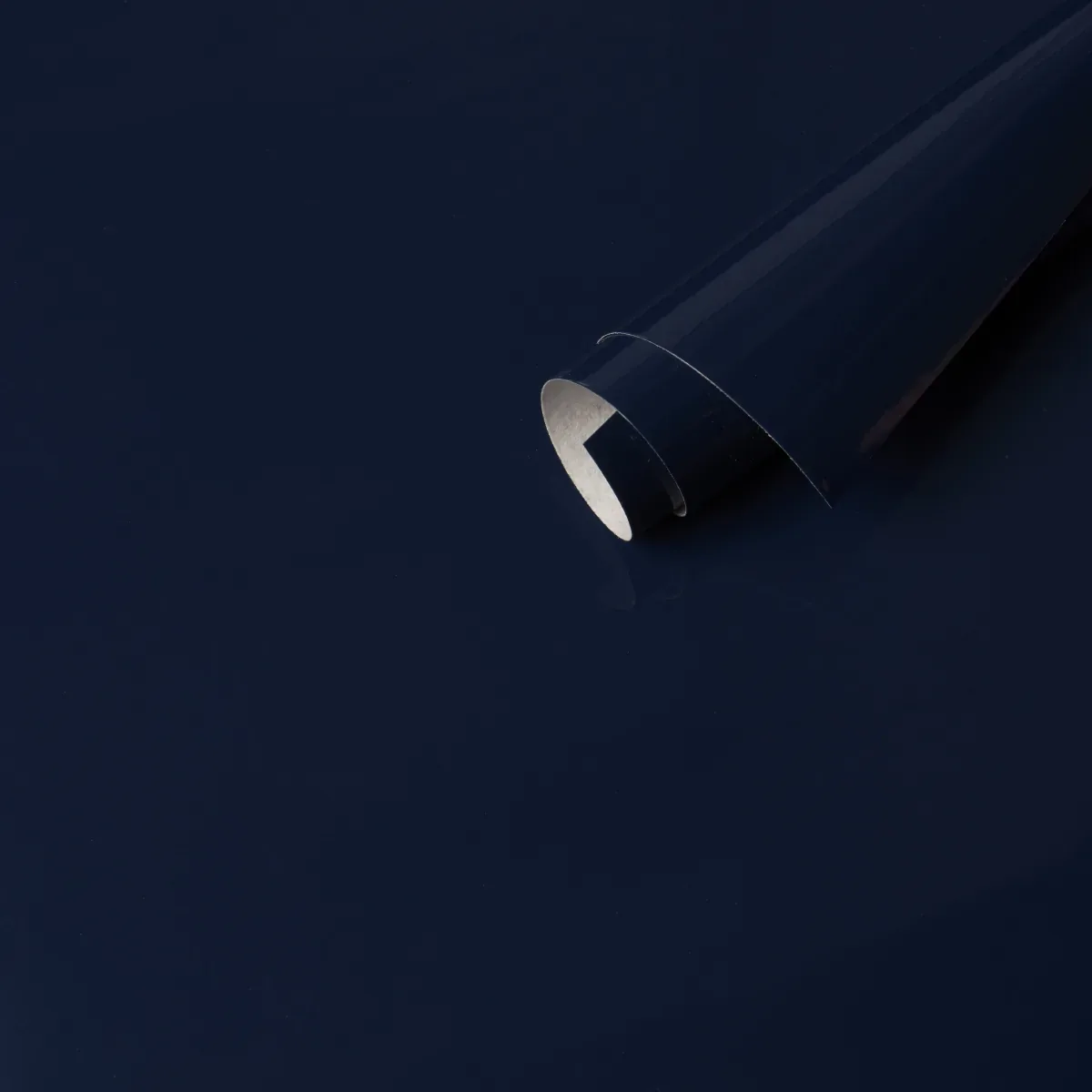 ACE FAUX LACQUER PERFORMANCE VINYL - NAVY Schumacher Wallpap ACE FAUX LACQUER PERFORMANCE VINYL NAVY Schumacher Wallpaper wallpaper - SKU 5015941