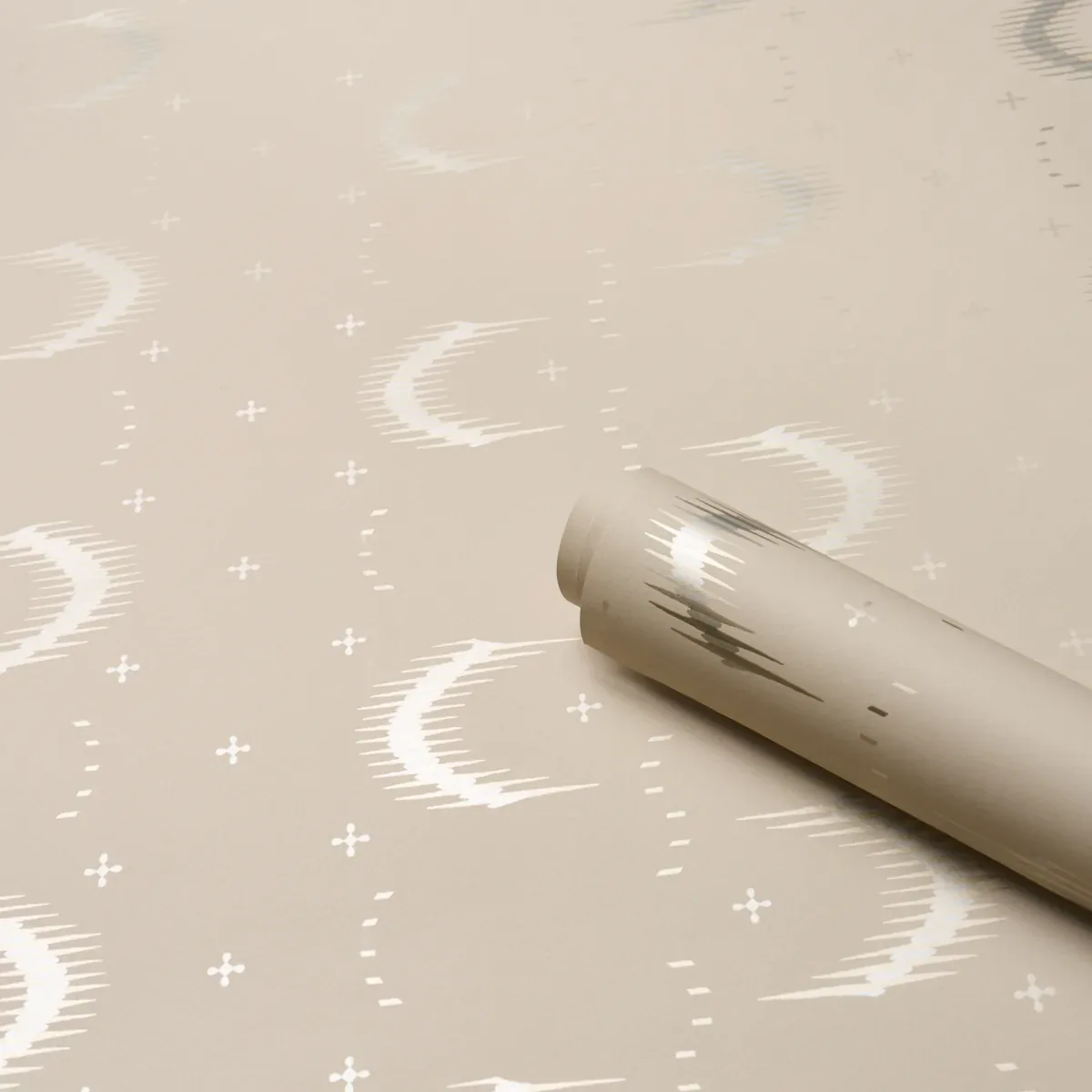 Schumacher ARISTELLE - WARM SILVER Wallpaper | Buy Online Schumacher ARISTELLE wallpaper, color WARM SILVER, SKU 5016470