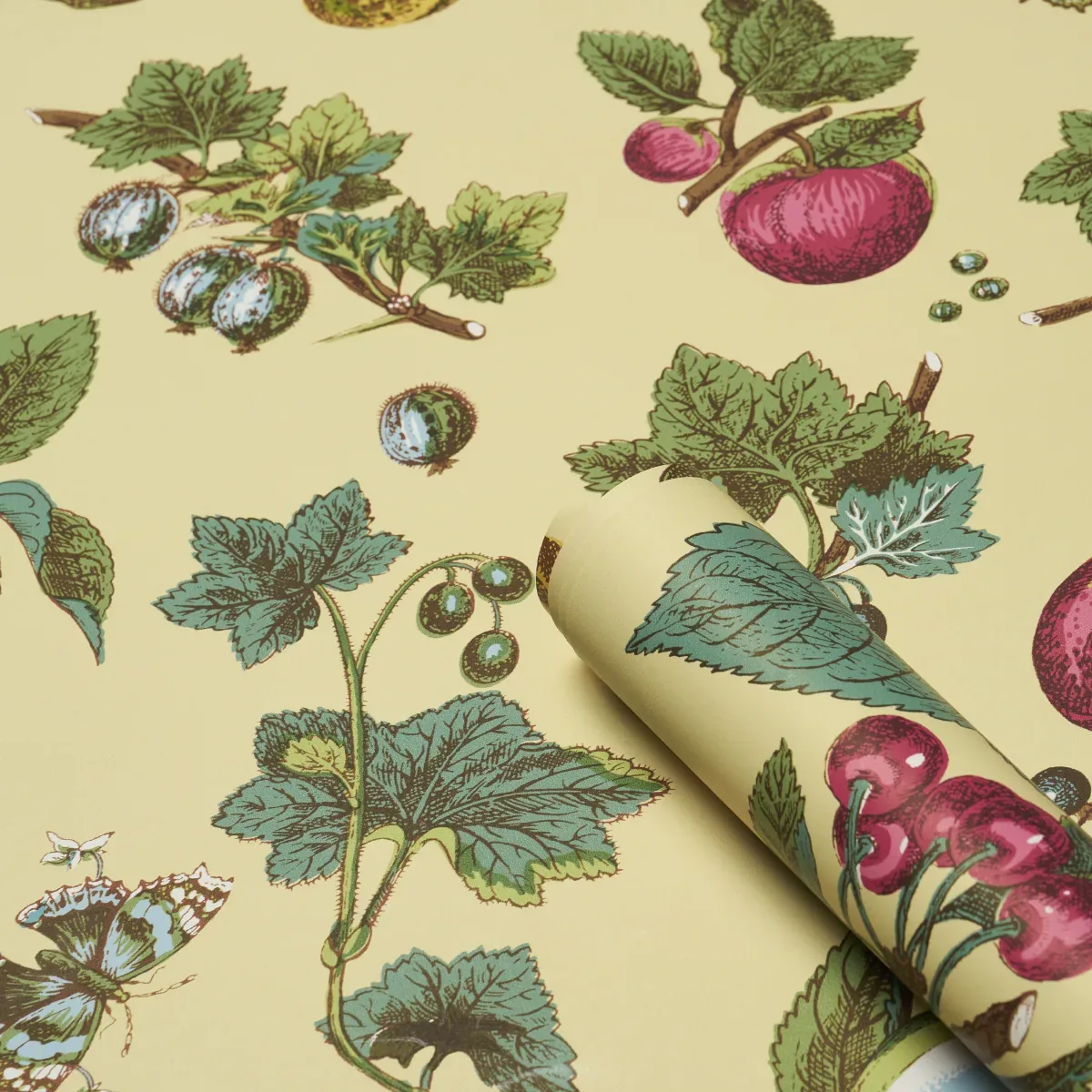 BERRY GROVE - BUTTER Schumacher Wallpaper | Wallpaper Twins BERRY GROVE BUTTER Schumacher Wallpaper wallpaper - SKU 5015650