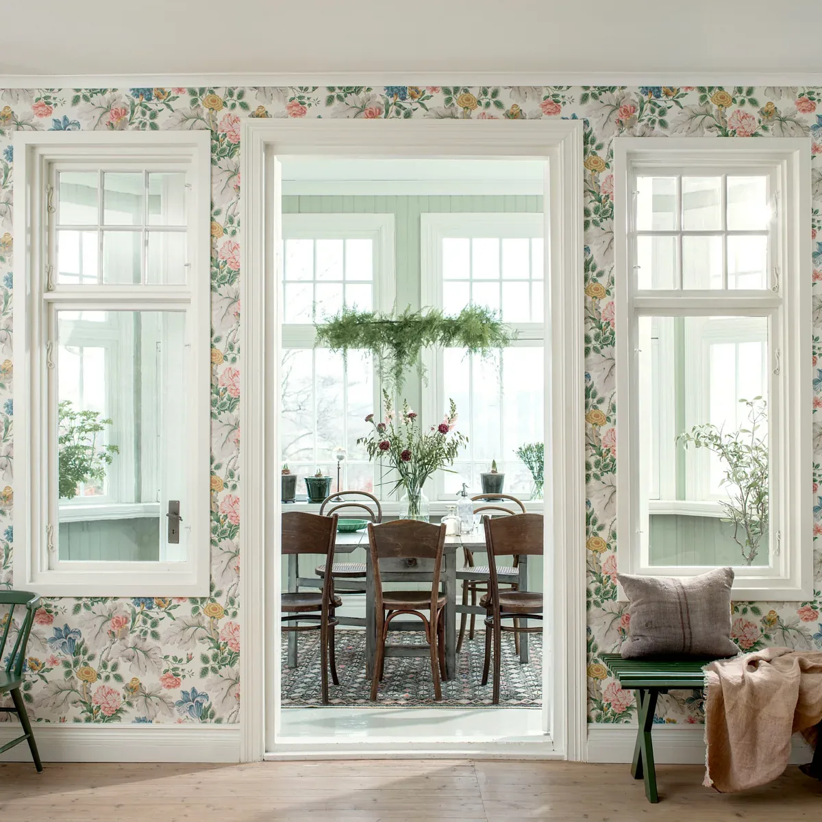 CARNATION GARDEN MURAL - MULTI Schumacher Wallpaper | Wallpa CARNATION GARDEN MURAL MULTI Schumacher Wallpaper wallpaper - SKU 7236