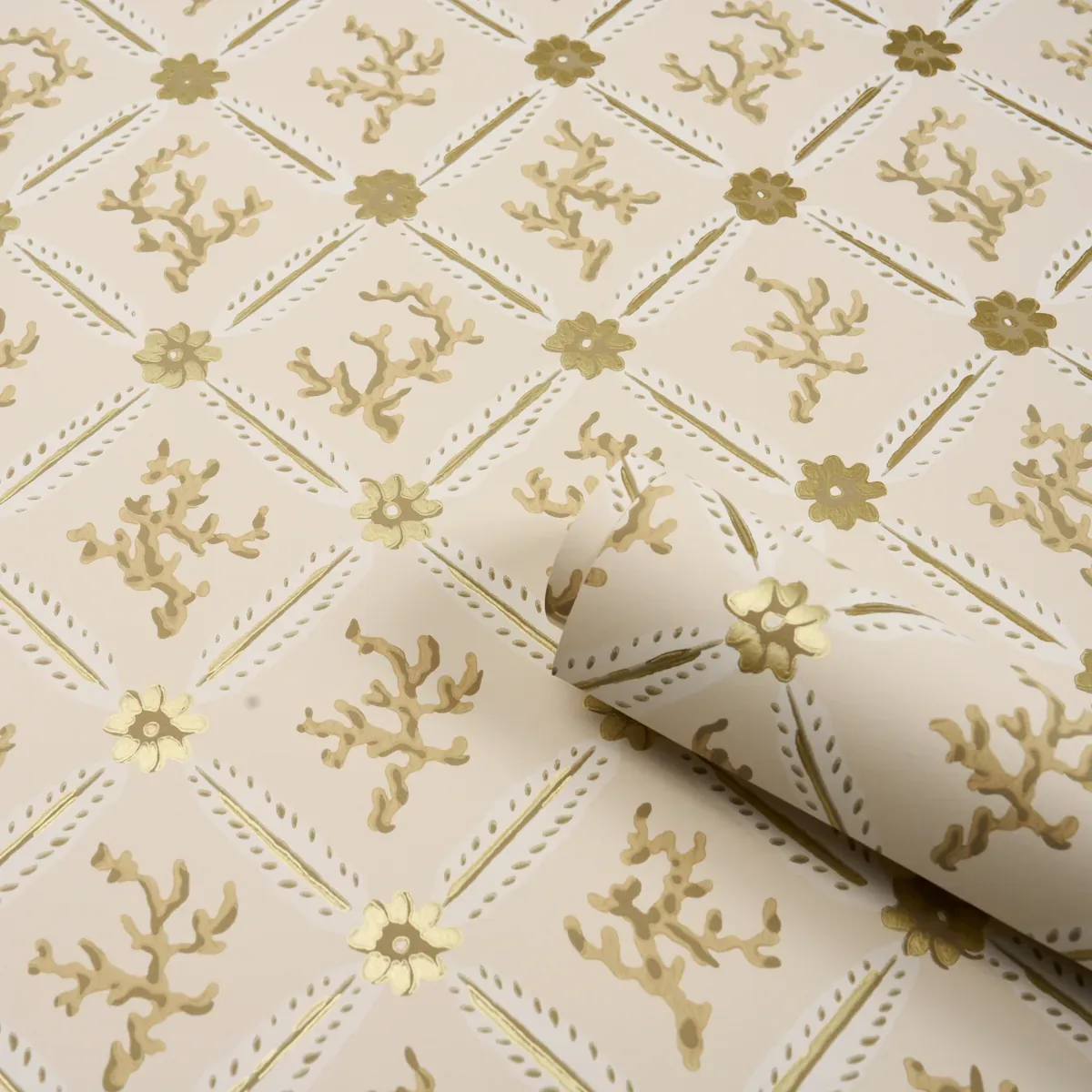 CORAIL LEAF TRELLIS CHAMPAGNE Schumacher Wallpaper wallpaper - SKU 5016640