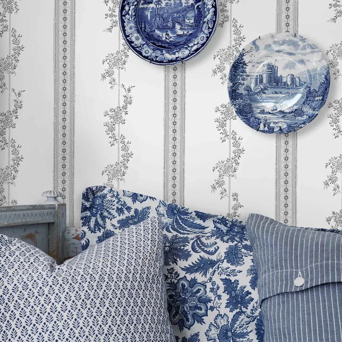 DROTTNINGHOLM GREY Schumacher Wallpaper wallpaper - SKU 4508