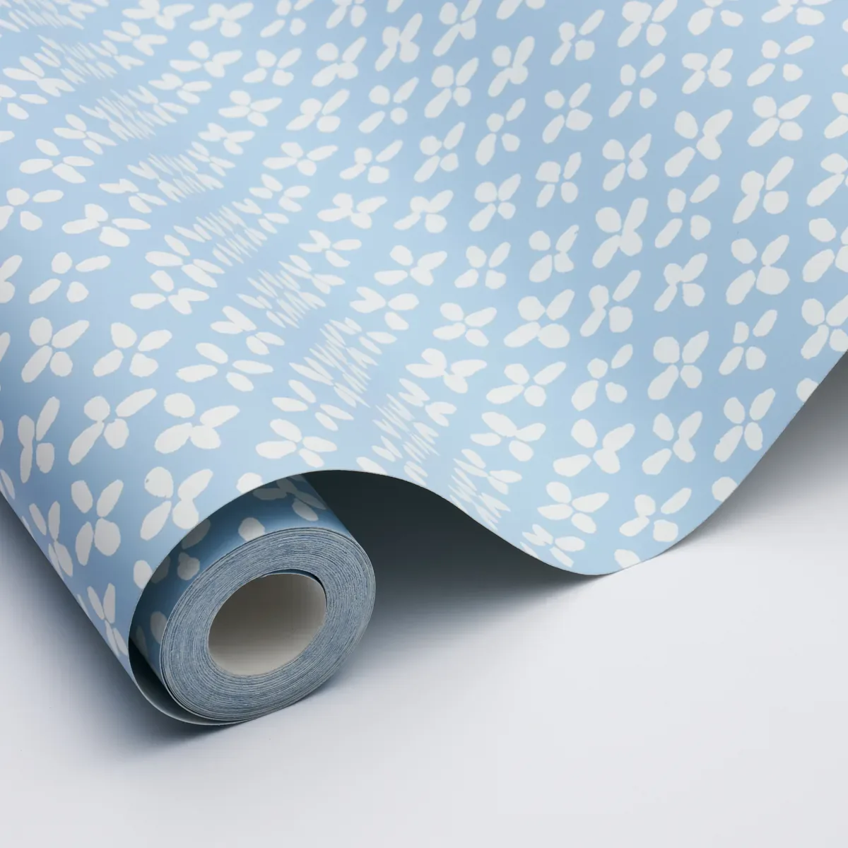 EMERSON IVORY ON SKY Schumacher Wallpaper wallpaper - SKU 5013940