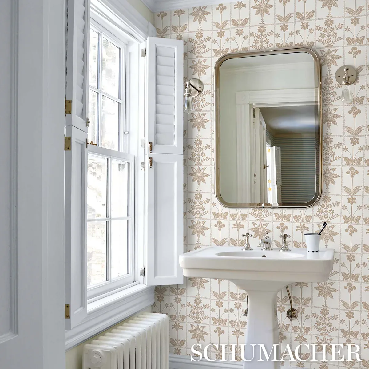GEORGIA WILDFLOWERS - NEUTRAL Schumacher Wallpaper | Wallpap GEORGIA WILDFLOWERS NEUTRAL Schumacher Wallpaper wallpaper - SKU 5014821