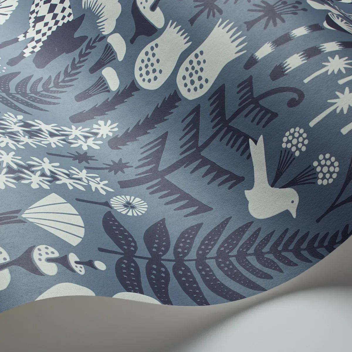 HOPPMOSSE BLUE Schumacher Wallpaper wallpaper - SKU 1453